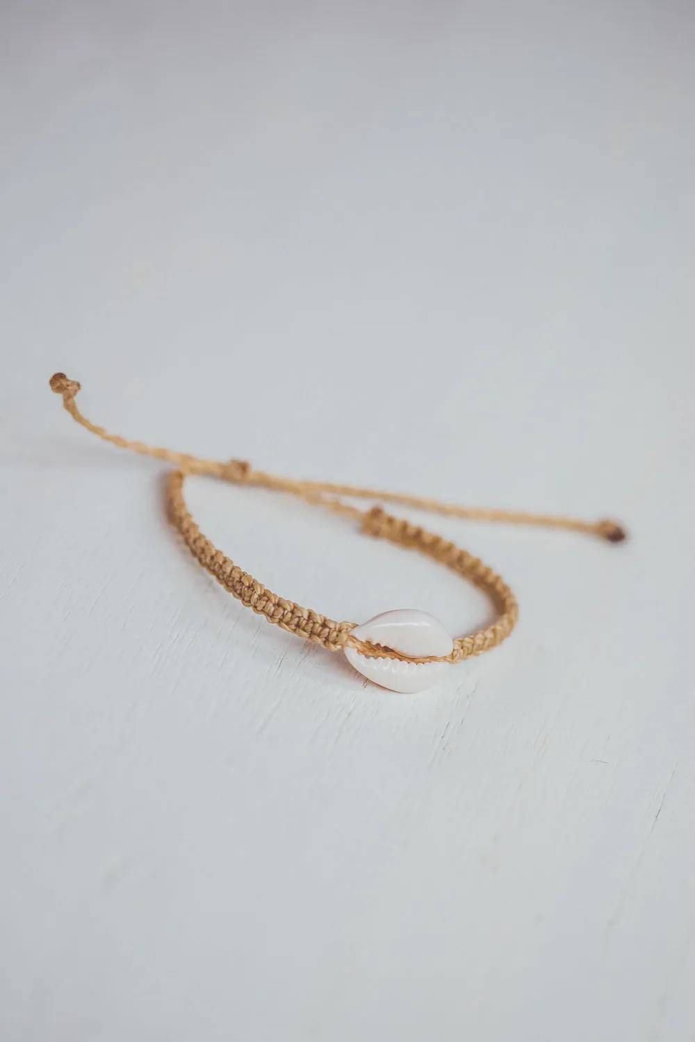 SHELL MACRAME  BRACELET