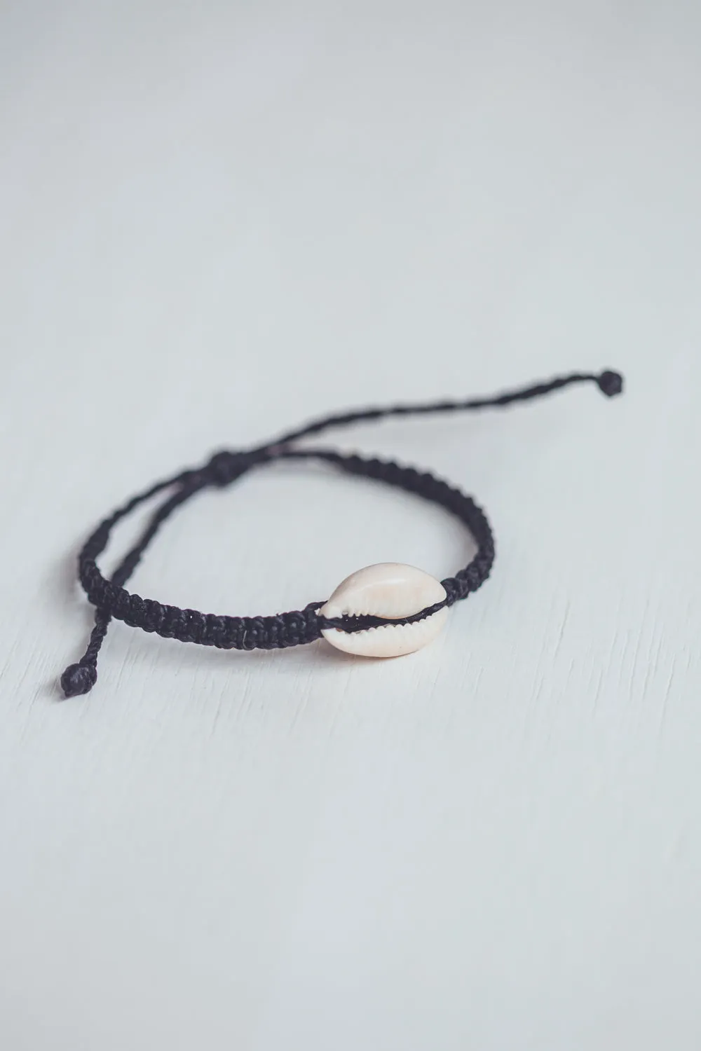 SHELL MACRAME  BRACELET