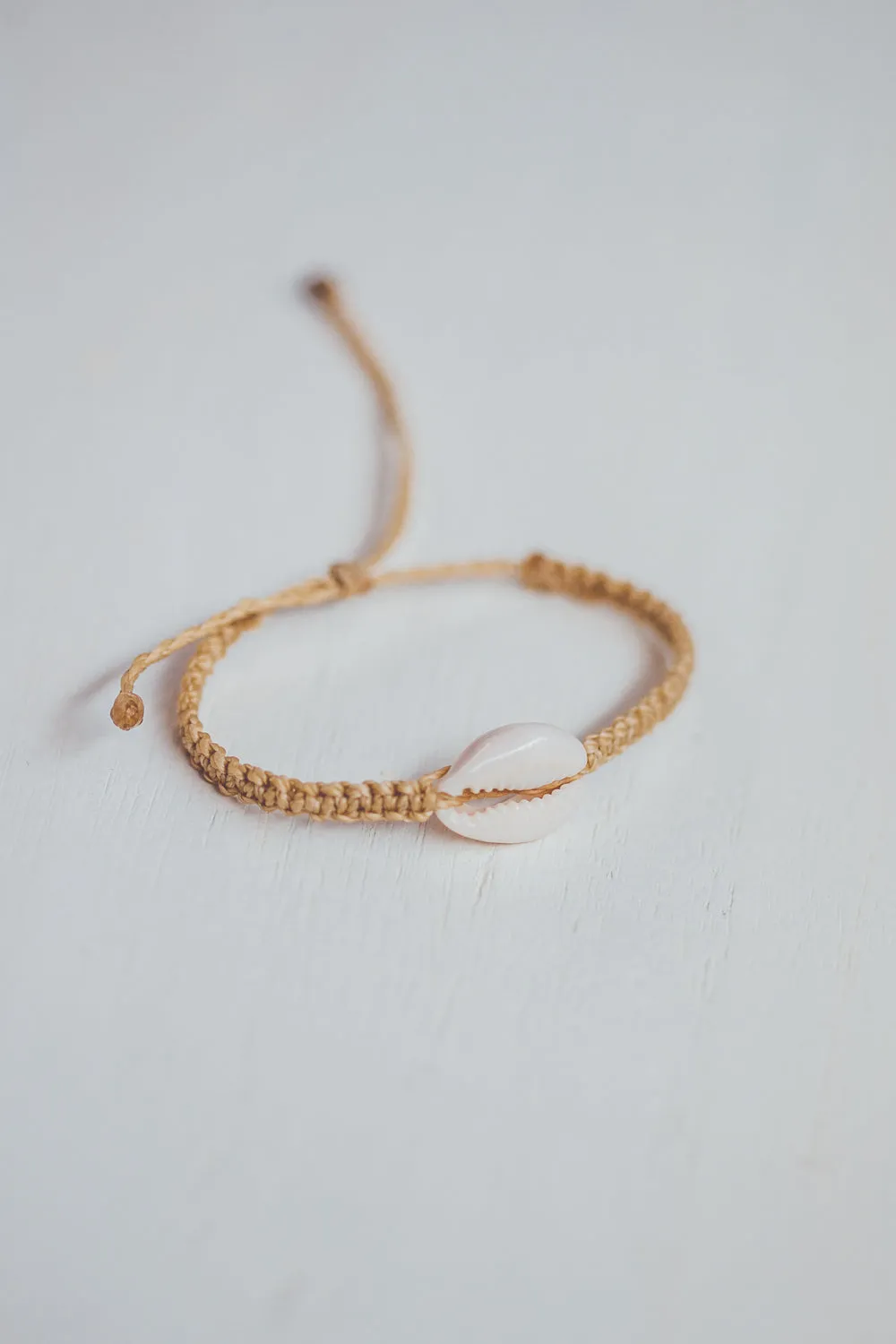 SHELL MACRAME  BRACELET