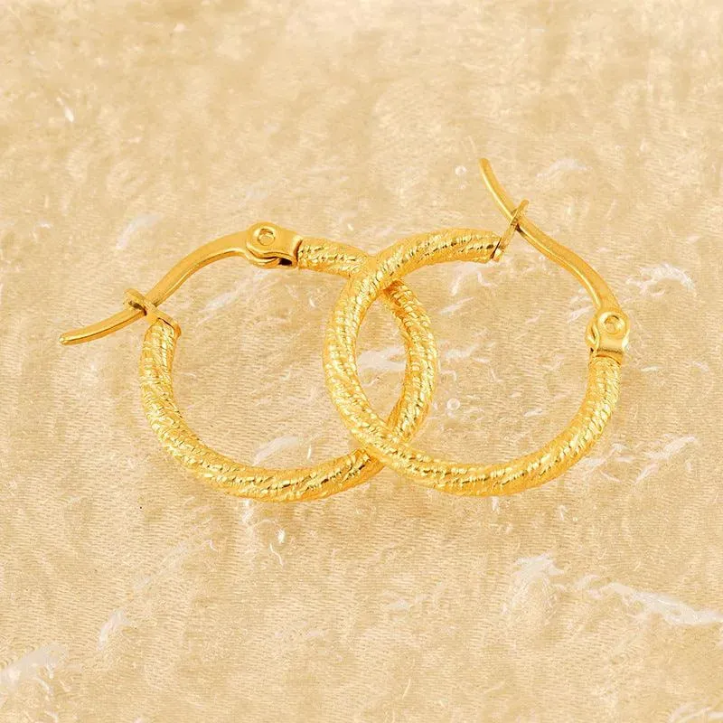 Textured Gold Hoop Earrings – Chic and Timeless Design